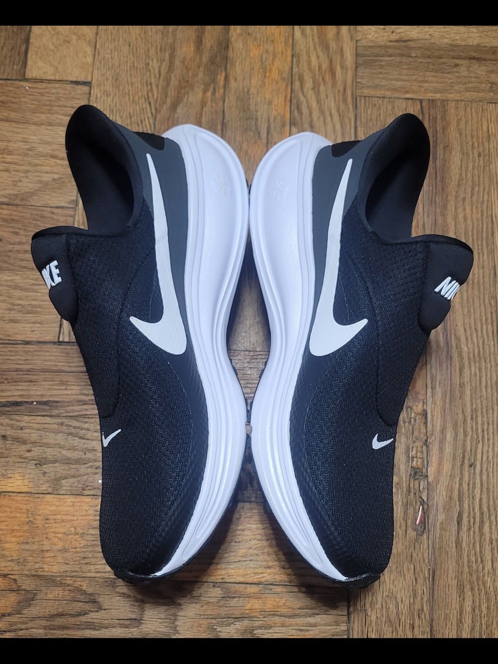 Nike Black and White Slip-On Mesh Running Shoes - Picture 2 of 7